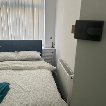 Marvellous Room 1 Stoke-on-Trent Екстериор снимка